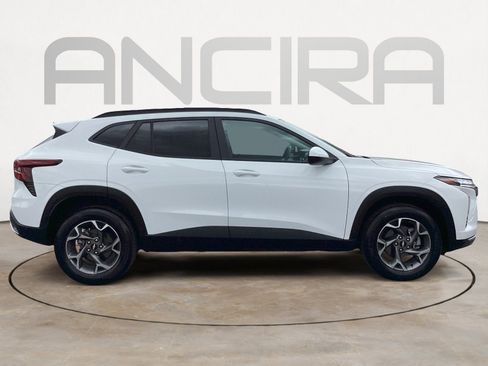 Used 2025 Chevrolet Trax LT image 13