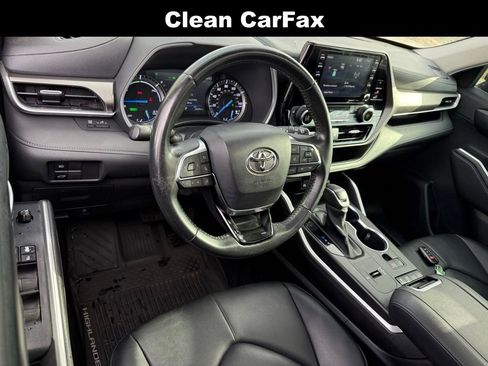 Used 2020 Toyota Highlander XLE image 3