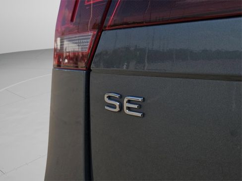 Used 2023 Volkswagen Tiguan SE R-Line image 19