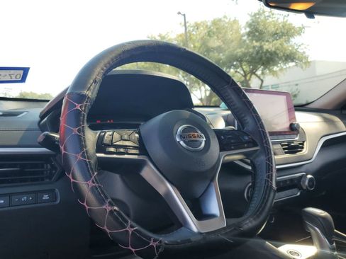 Used 2022 Nissan Altima 2.5 SV w/ SV Premium Package FWD image 2