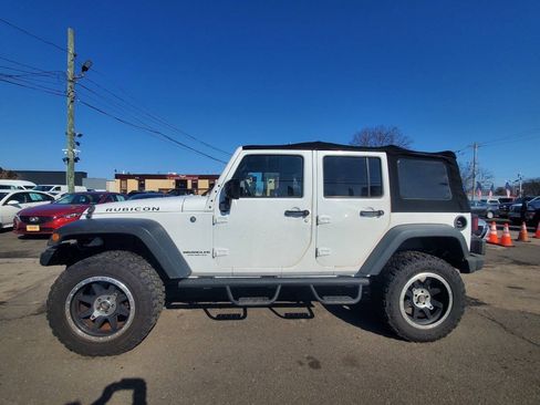 Used 2017 Jeep Wrangler Unlimited Rubicon w/ Cold Weather Group AWD/4WD image 2