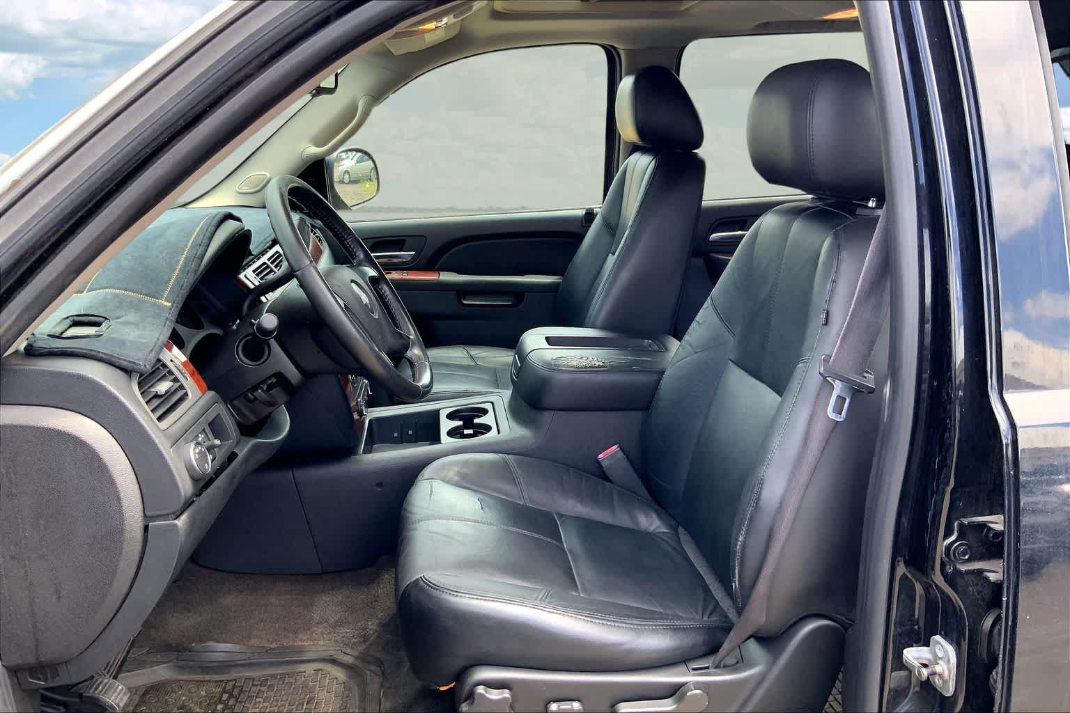 Used 2010 Chevrolet Avalanche LT RWD image 11