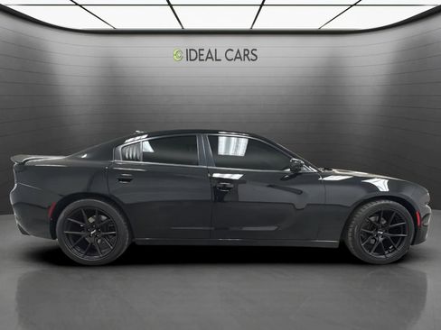 Used 2020 Dodge Charger SXT w/ Leather Interior Group RWD image 4