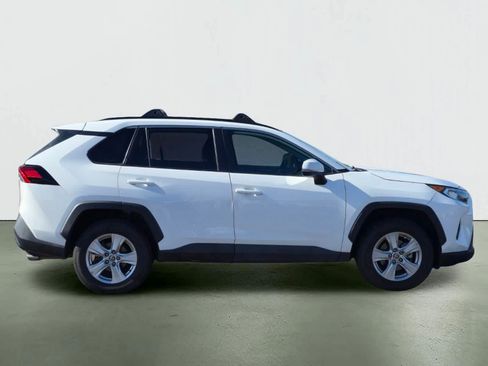 Used 2021 Toyota RAV4 XLE w/ Convenience Package image 8