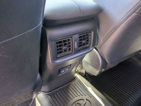 Used 2022 Toyota RAV4 Limited AWD/4WD image 21