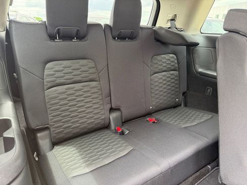 Used 2024 Nissan Pathfinder S FWD image 25