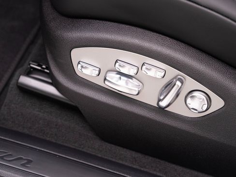Certified 2026 Porsche Macan AWD/4WD image 15