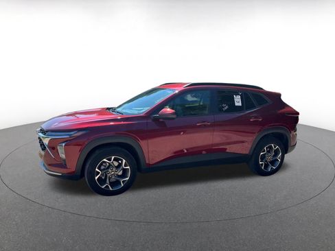 Used 2025 Chevrolet Trax LT FWD image 7