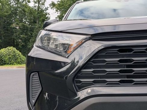 Used 2021 Toyota RAV4 LE FWD image 12
