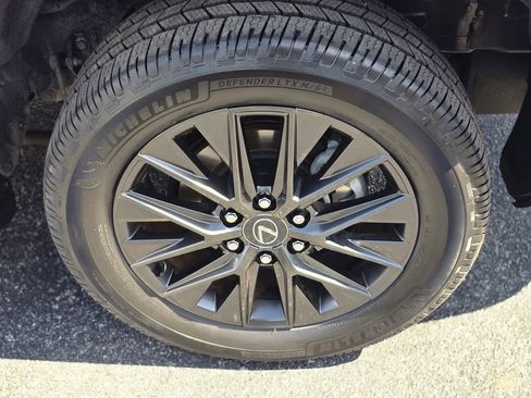 Used 2024 Lexus GX 550 w/ Accessory Package (31) AWD/4WD image 7