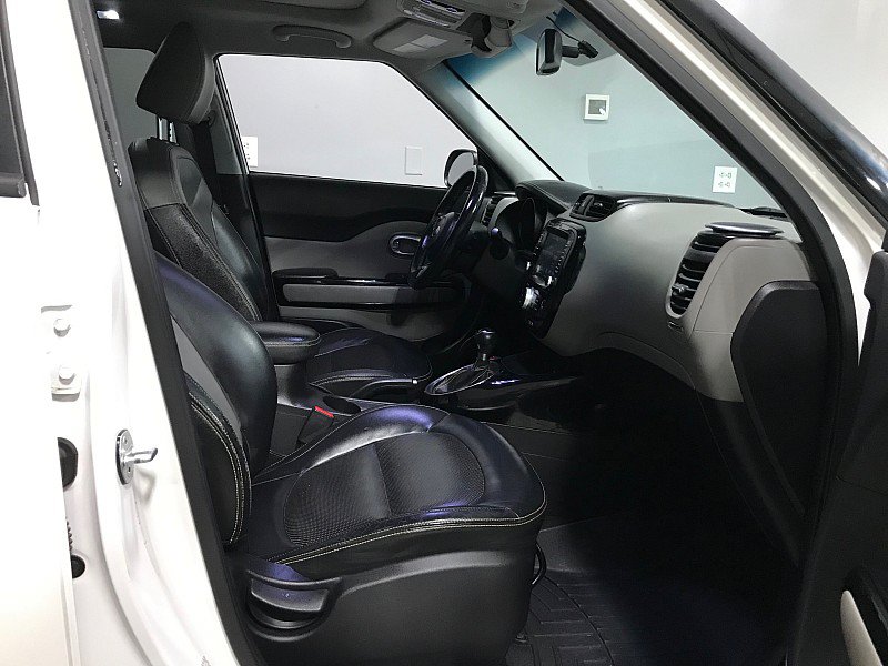 Used 2016 Kia Soul + w/ Primo Package FWD image 19