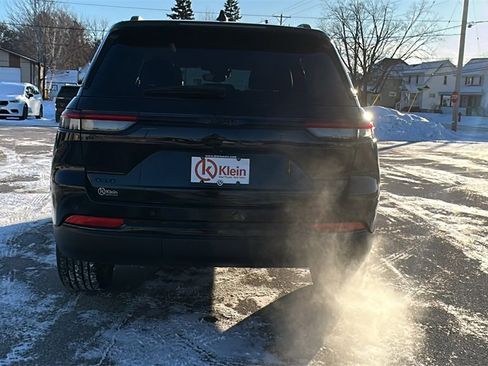 Used 2023 Jeep Grand Cherokee Limited w/ Black Appearance Package image 7