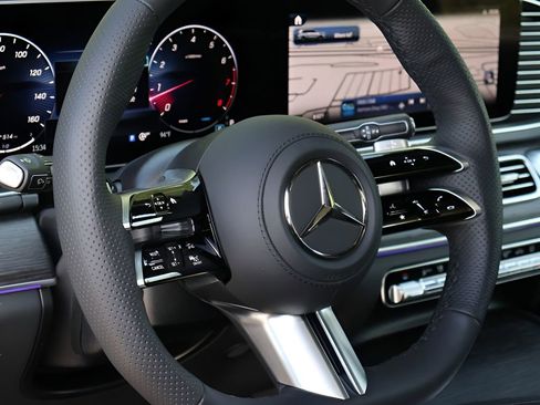 New 2026 Mercedes-Benz GLS 450 4MATIC image 19