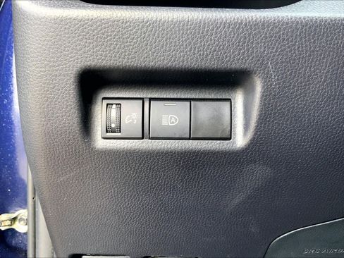 Used 2024 Toyota RAV4 XLE FWD image 33
