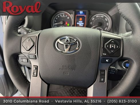 Used 2023 Toyota Tacoma TRD Off-Road w/ Technology Package AWD/4WD image 27