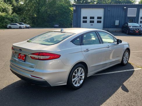 Used 2019 Ford Fusion SE FWD image 4