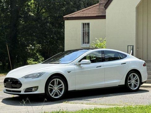 Used 2015 Tesla Model S 85 RWD image 14