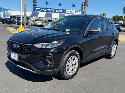 Used 2024 Ford Escape Active AWD/4WD image 3