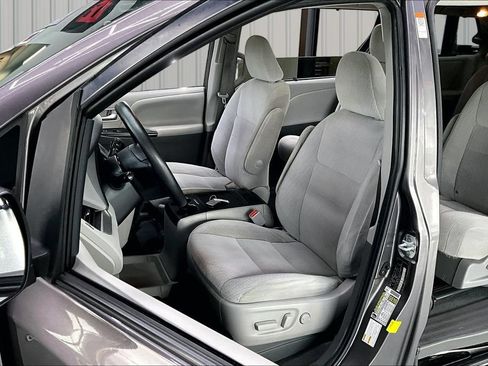 Used 2020 Toyota Sienna LE w/ LE Preferred Package AWD/4WD image 21