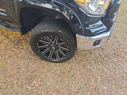 Used 2017 Toyota Tundra SR5 w/ SR5 Upgrade Package image 14