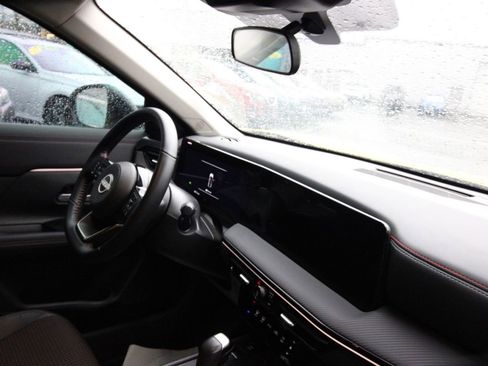 Used 2025 Nissan Kicks SR image 20
