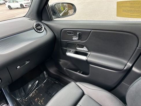 Used 2025 Mercedes-Benz GLA 250 4MATIC image 19