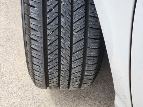 Used 2015 Toyota Camry LE image 10