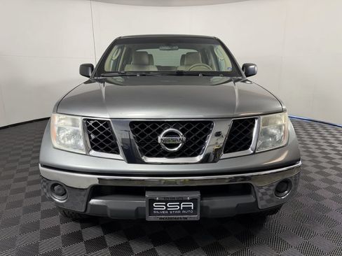 Used 2005 Nissan Frontier SE AWD/4WD image 2