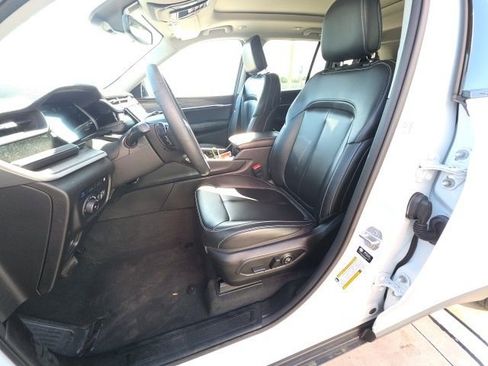 Used 2023 Jeep Grand Cherokee 4WD 4xe image 14