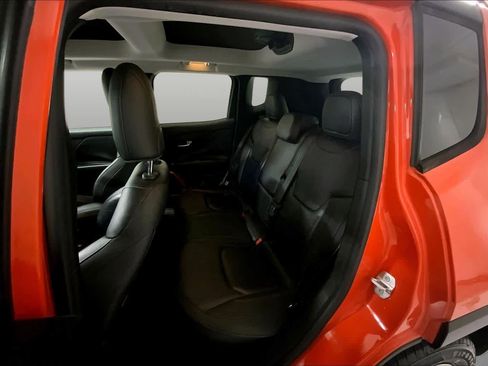 Used 2016 Jeep Renegade Trailhawk w/ Premium Trailhawk Package AWD/4WD image 19