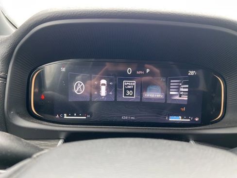 Used 2023 Jeep Wagoneer L Series III w/ Premium Group I image 15