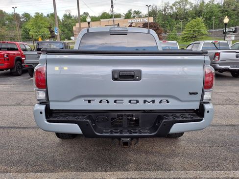 Used 2020 Toyota Tacoma TRD Sport w/ Technology Package AWD/4WD image 4
