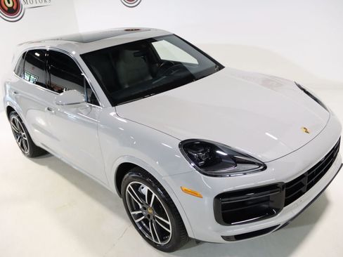 Used 2020 Porsche Cayenne Turbo AWD/4WD image 88