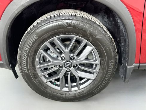 Used 2025 Nissan Rogue S image 30