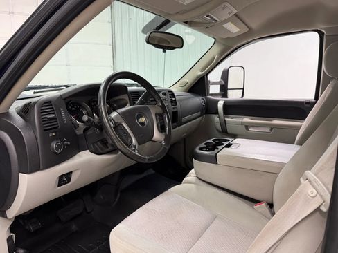 Used 2011 Chevrolet Silverado 2500 LT w/ Interior Plus Package AWD/4WD image 12