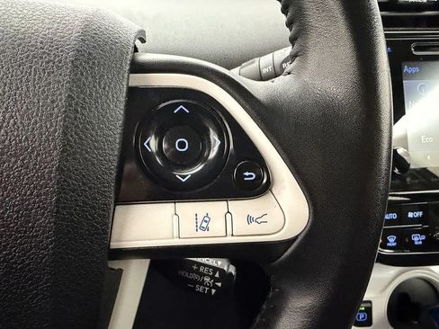 Used 2018 Toyota Prius Three Touring w/ Appearance Package FWD image 11