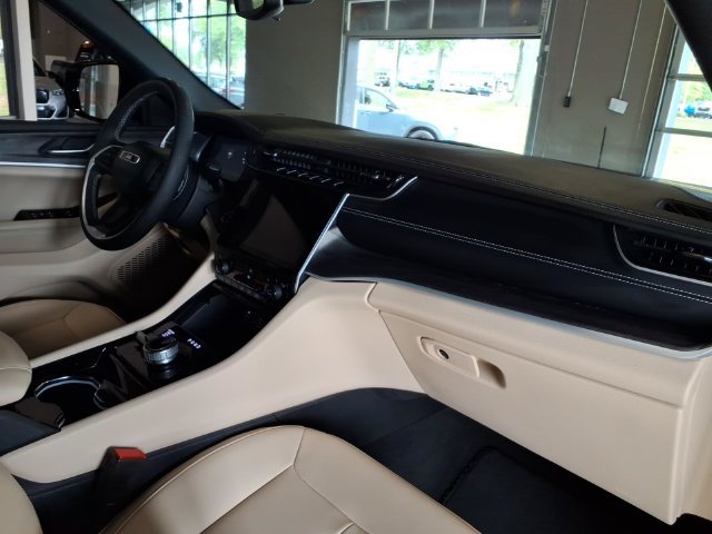 Used 2023 Jeep Grand Cherokee L Limited AWD/4WD image 23