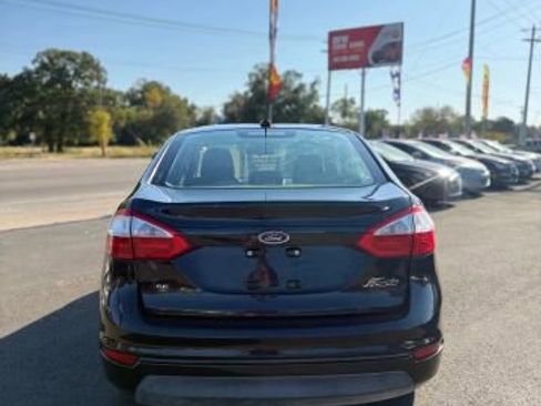 Used 2014 Ford Fiesta SE image 4