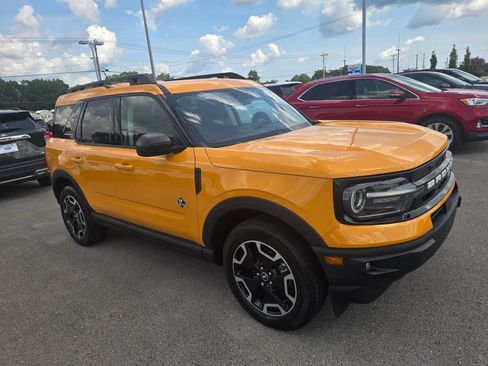 Used 2023 Ford Bronco Sport Outer Banks w/ Tech Package AWD/4WD image 2