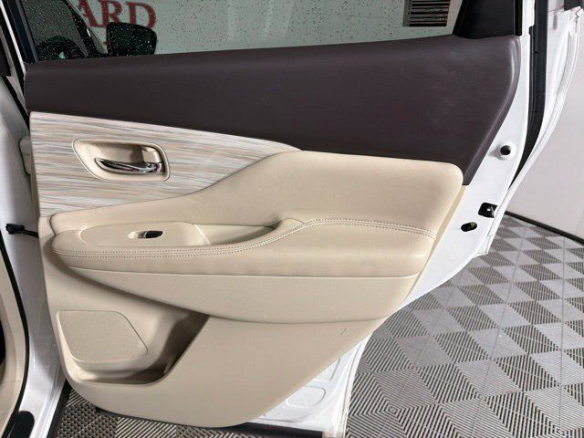 Used 2018 Nissan Murano Platinum w/ Cargo Package FWD image 36