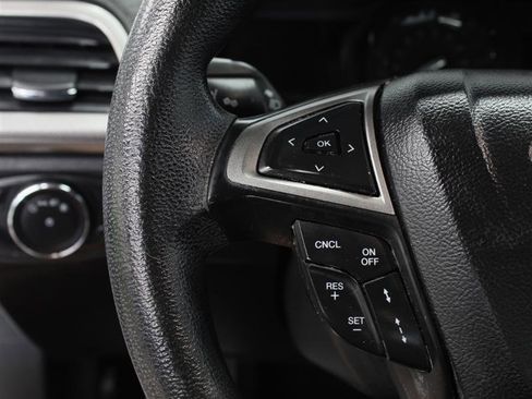 Used 2019 Ford Fusion SE FWD image 11