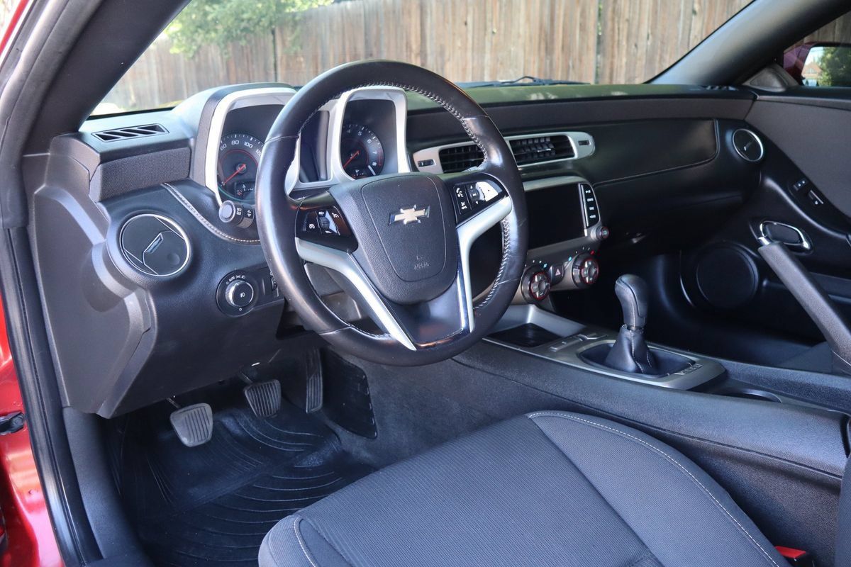Used 2014 Chevrolet Camaro LT RWD image 15
