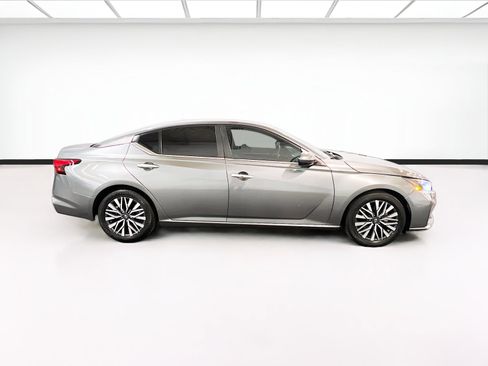 Used 2023 Nissan Altima 2.5 SV FWD image 22