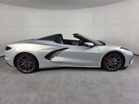 Used 2024 Chevrolet Corvette Stingray image 3