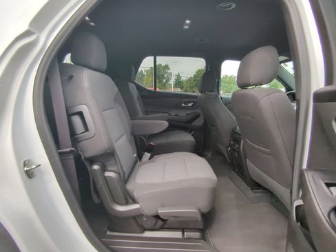 Used 2023 Chevrolet Traverse LT AWD/4WD image 10