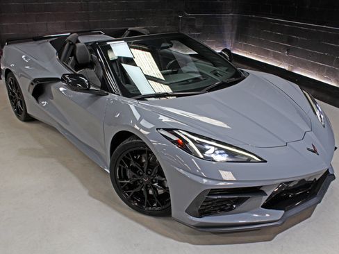 Used 2024 Chevrolet Corvette Stingray Premium Conv w/ Z51 Performance Package RWD image 16
