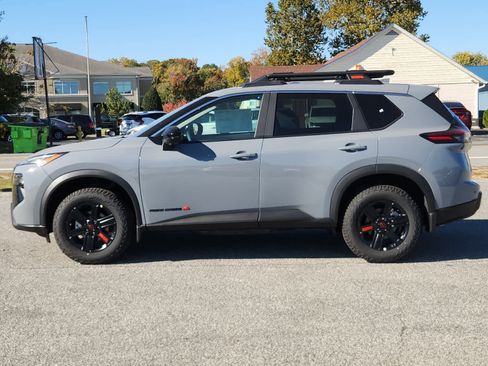 Used 2025 Nissan Rogue SV w/ Rock Creek Premium Package AWD/4WD image 5