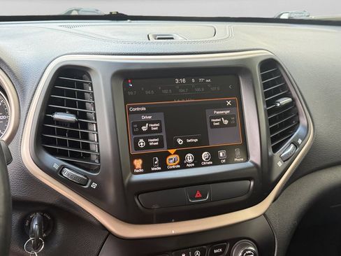 Used 2015 Jeep Cherokee Latitude w/ Cold Weather Group AWD/4WD image 19