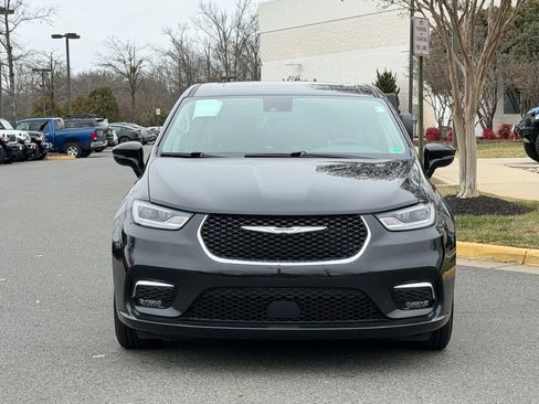 Certified 2024 Chrysler Pacifica Limited image 4