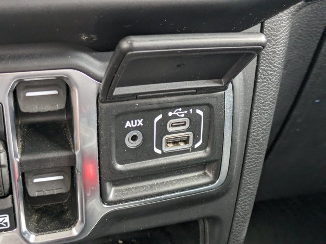 Used 2021 Jeep Wrangler Unlimited Sahara AWD/4WD image 27